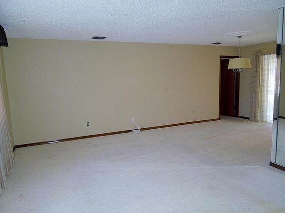5th image of 405 SE Seabreeze Lane