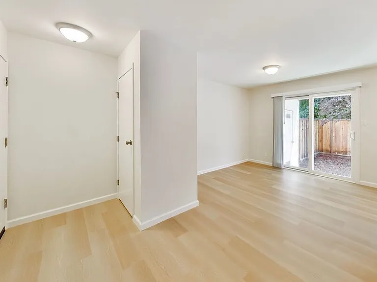 16878 Meekland Ave #4 — Photo 8