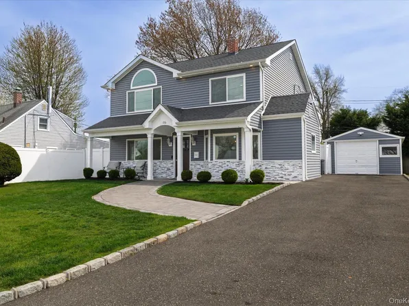 106 Hickory Lane, Levittown, NY 11756