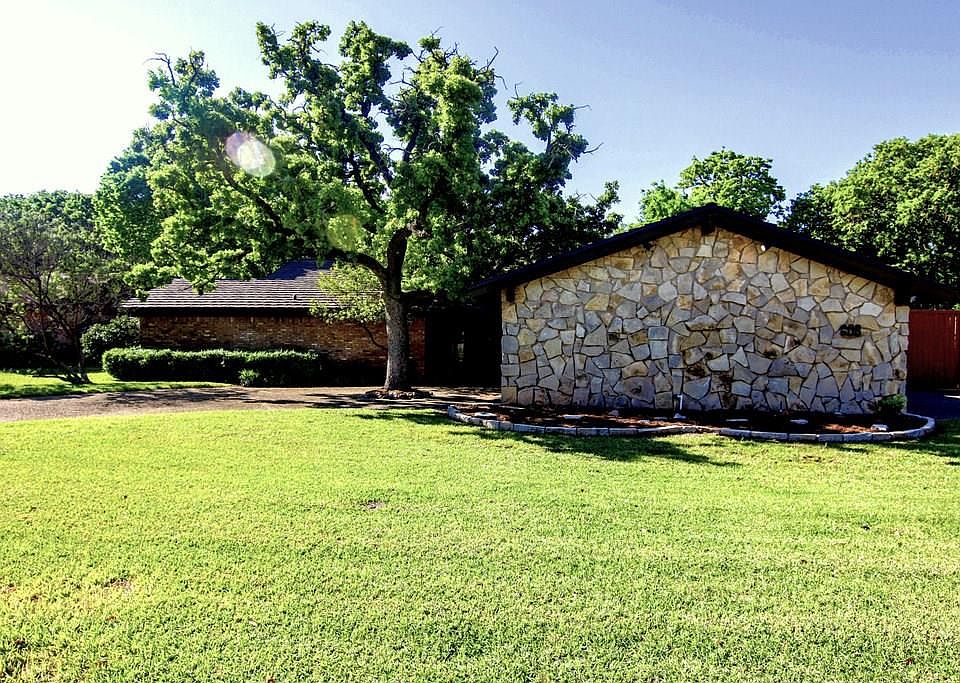 1st image of 608 Donna Ln