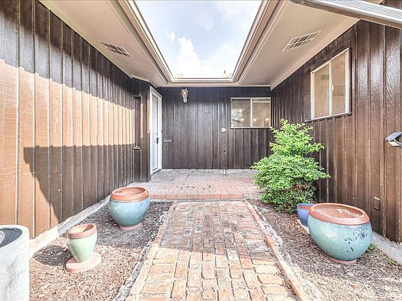 4th image of 1022 Herndon St