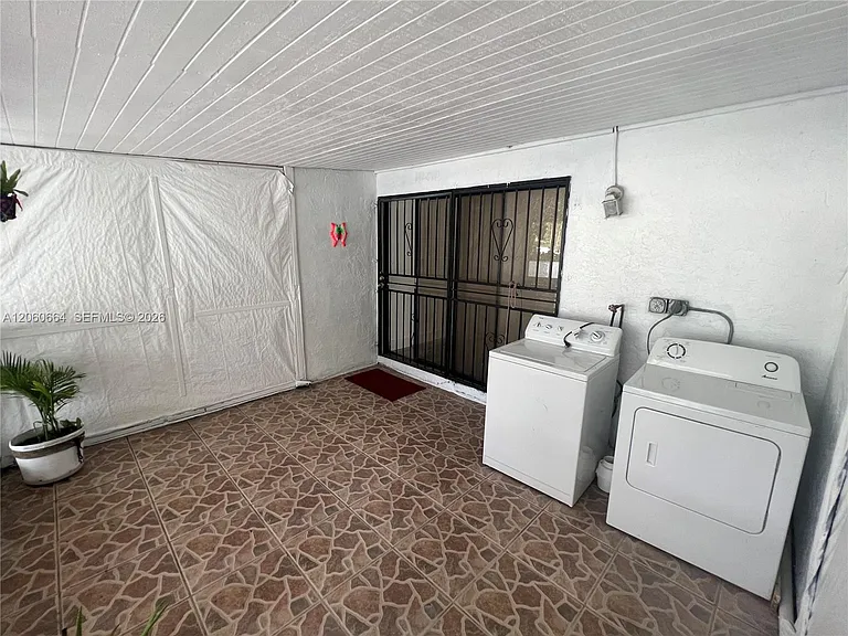 1901 NW South River Dr #35C — Photo 10