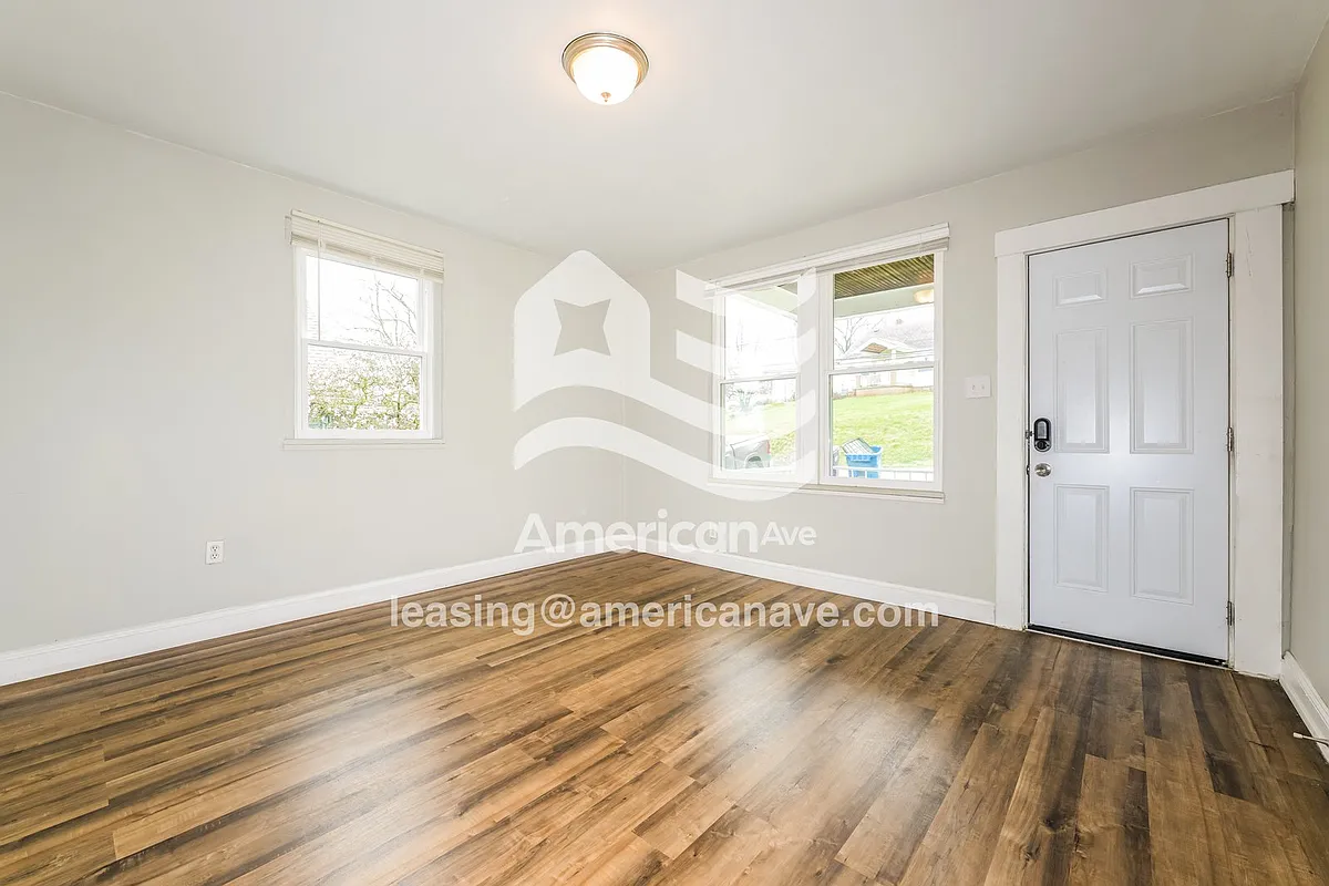 907997_002_foyer_2.jpg - 7847 Saltsburg Rd