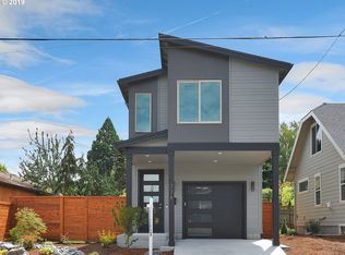 776 NE Holland St, Portland, OR 97211