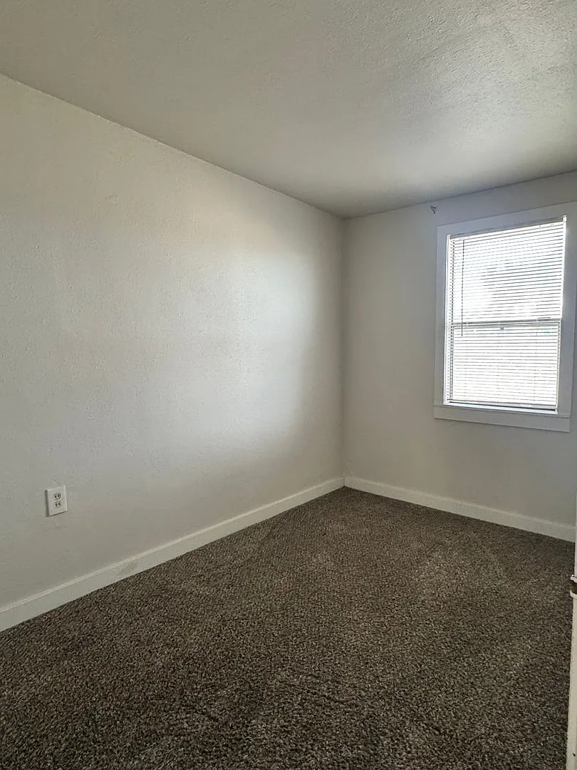 Occupied, do not disturb tenants. 3 bedroom 1 bathroom remodeled home, w/d hookup, must see inside — Photo 4