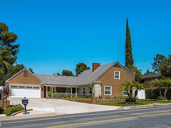 3rd image of 5642 Mountain View Ave