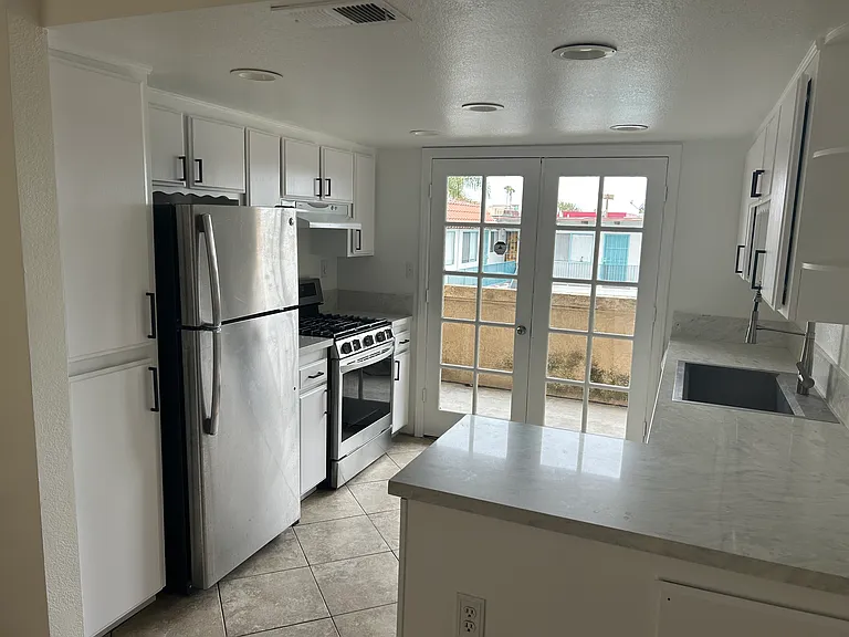 575 E St #3 — Photo 10