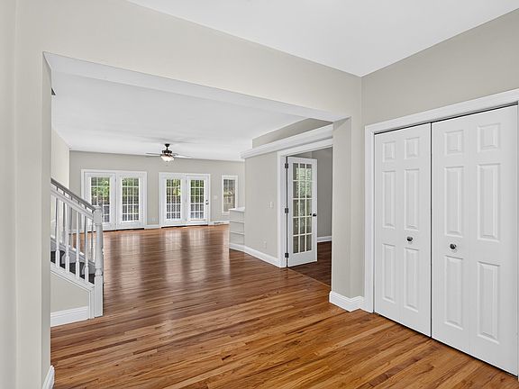 5th image of 748 N Elm Ave