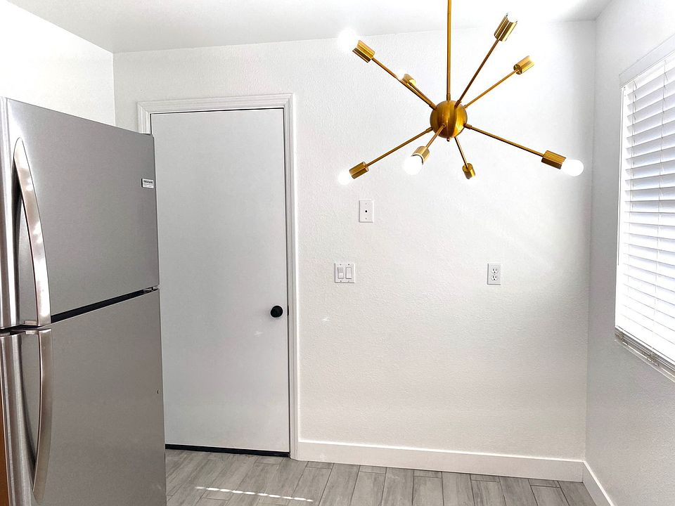 1st image of 1009 S Roosevelt St #1011