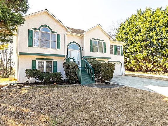 3rd image of 84 Camden Woods Dr