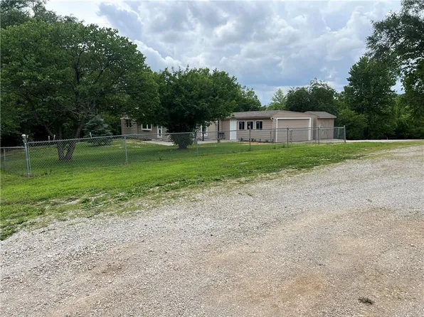 2010 E 129th St, Kansas City, MO 64146