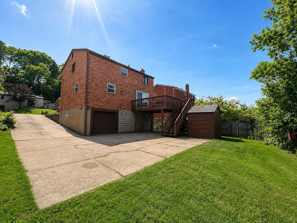 Building Photo - 2360 High Oak Dr