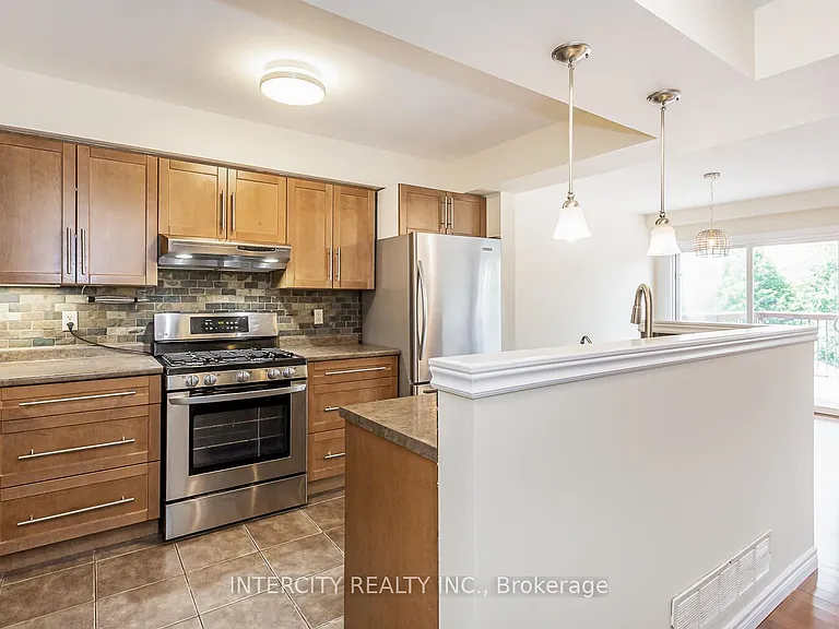 258 McMeeken Dr — Photo 12