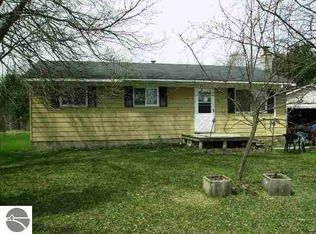 594 E Holiday Dr, Bellaire, MI 49615