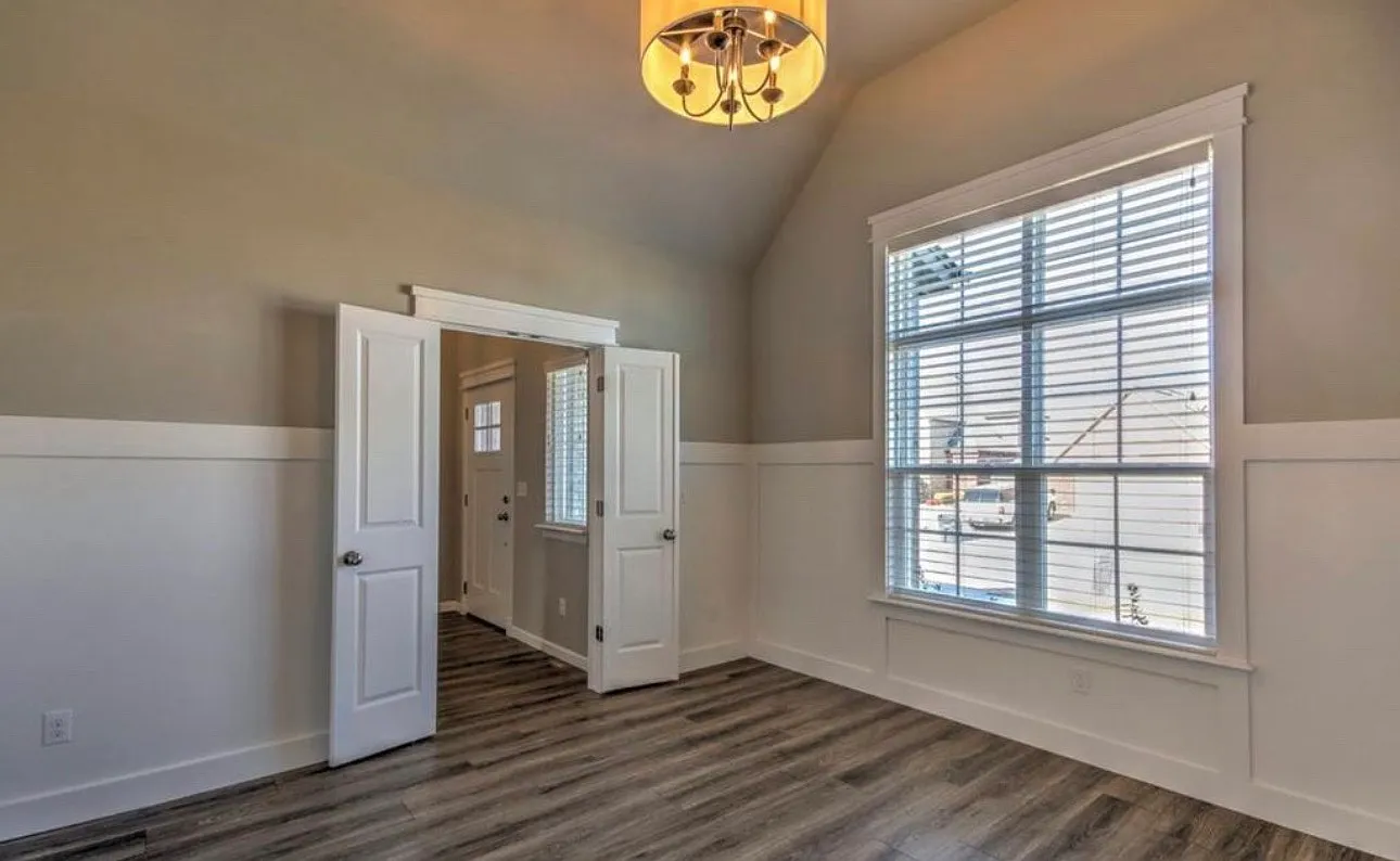 4 bed, 2.5 bath, 2700 sqft, $2,900 — Photo 4