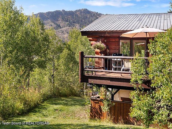 3rd image of 1035 E Deer Creek Dr