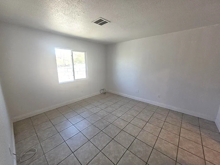 2044 Harvard St #B — Photo 2
