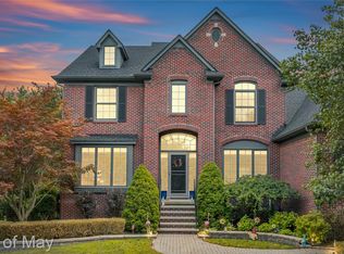 30316 Pennington Ln, Novi, MI 48377