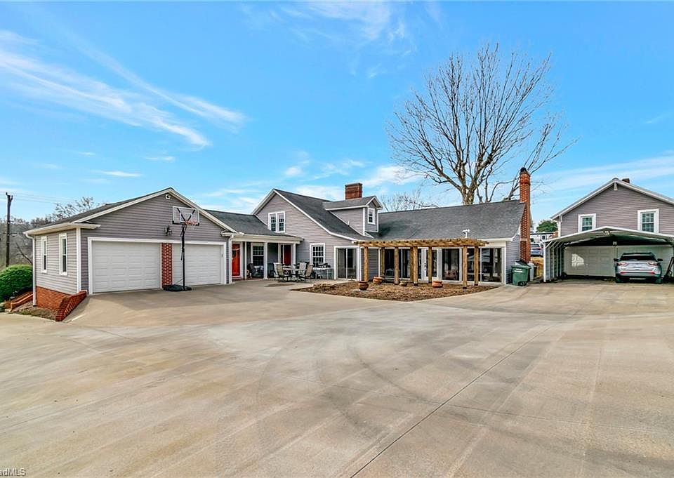 1st image of 604 E Main St