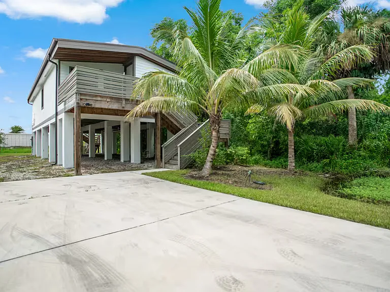 3260 Woodside Ave — Photo 4