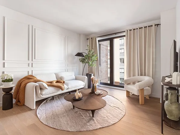 500 W 45th St Unit 302, New York, NY 10036