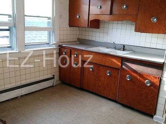 4th image of 42 Phyllis Ave