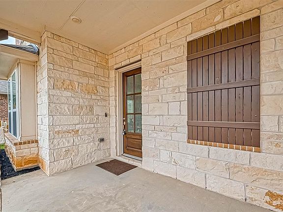 3rd image of 2104 Dovetail Falls Ln