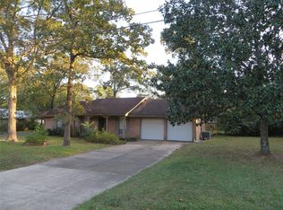 215 Hillcrest Dr, Conroe, TX 77303