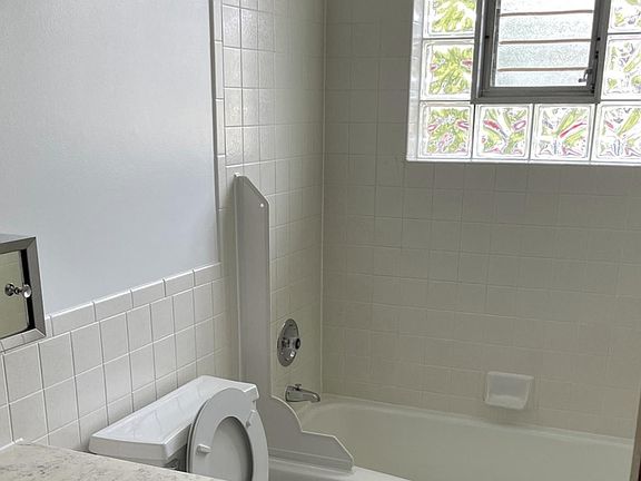 4th image of 33 N Jane Dr #2