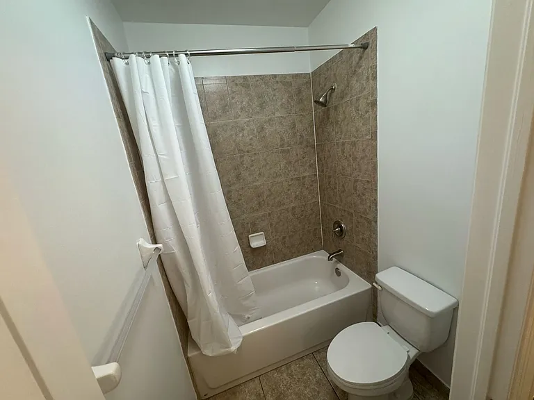 1035 NE 10th Ave — Photo 12
