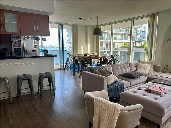 3rd image of 601 NE 23rd St APT 1003