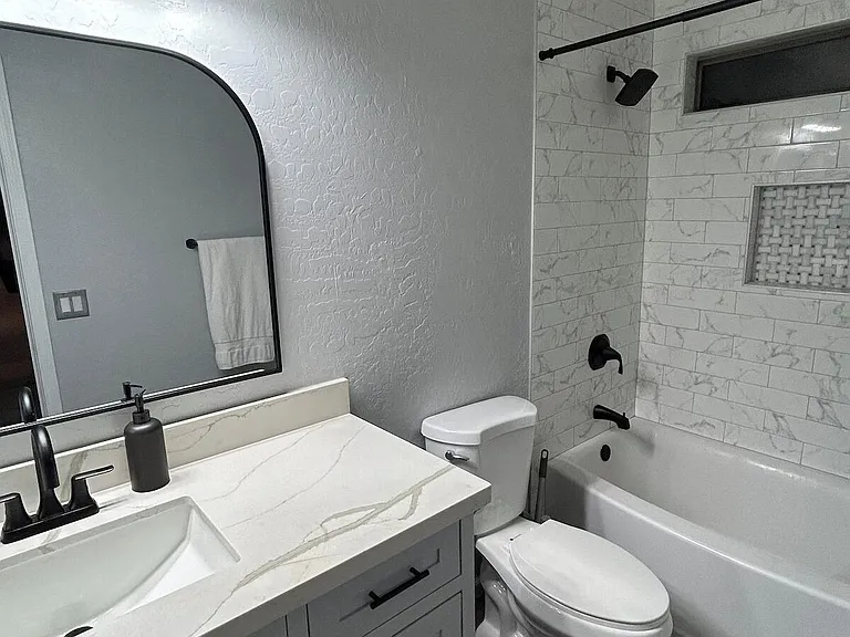10826 W Wilshire Dr — Photo 12