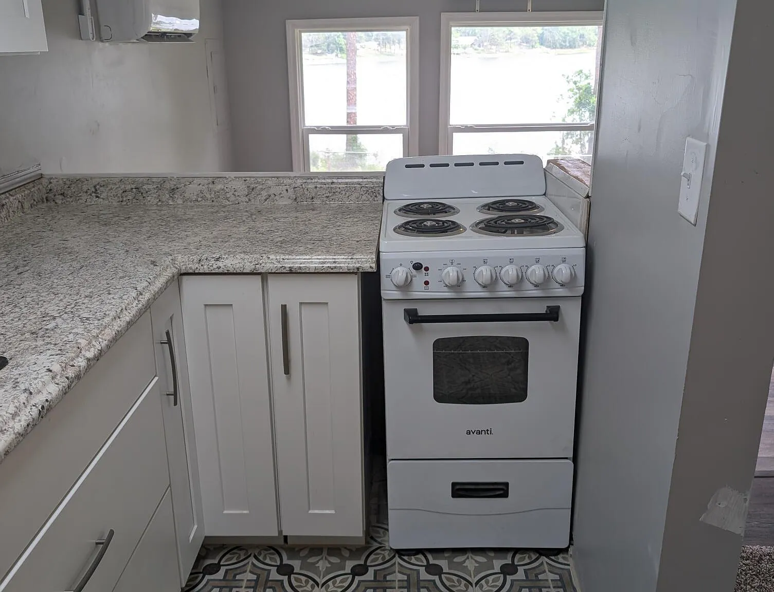 1 bed, 1.0 bath, 330 sqft, $1,175 — Photo 3