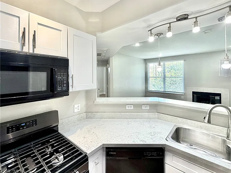 8555 W Russell Rd #2018 — Photo 6