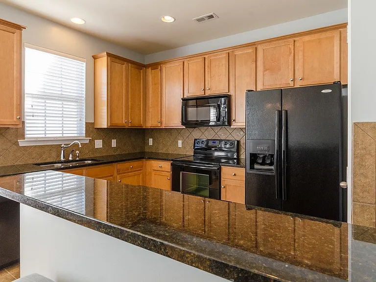 412 River Park Rd — Photo 5