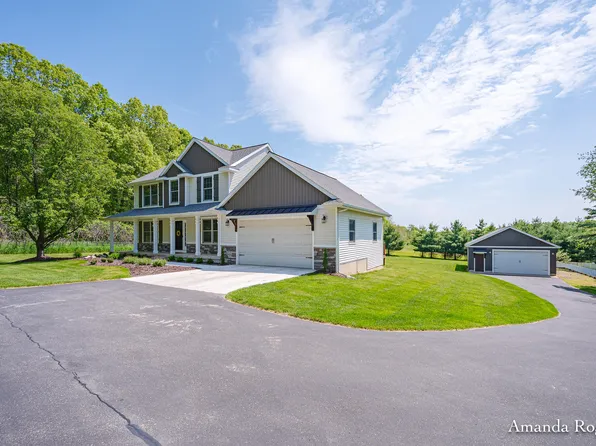 1072 Cumberland Ave SE, Lowell, MI 49331