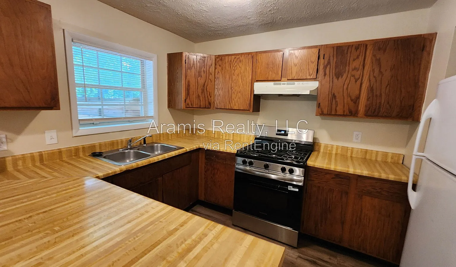 2 bed, 2.5 bath, 1280 sqft, $1,450 — Photo 2