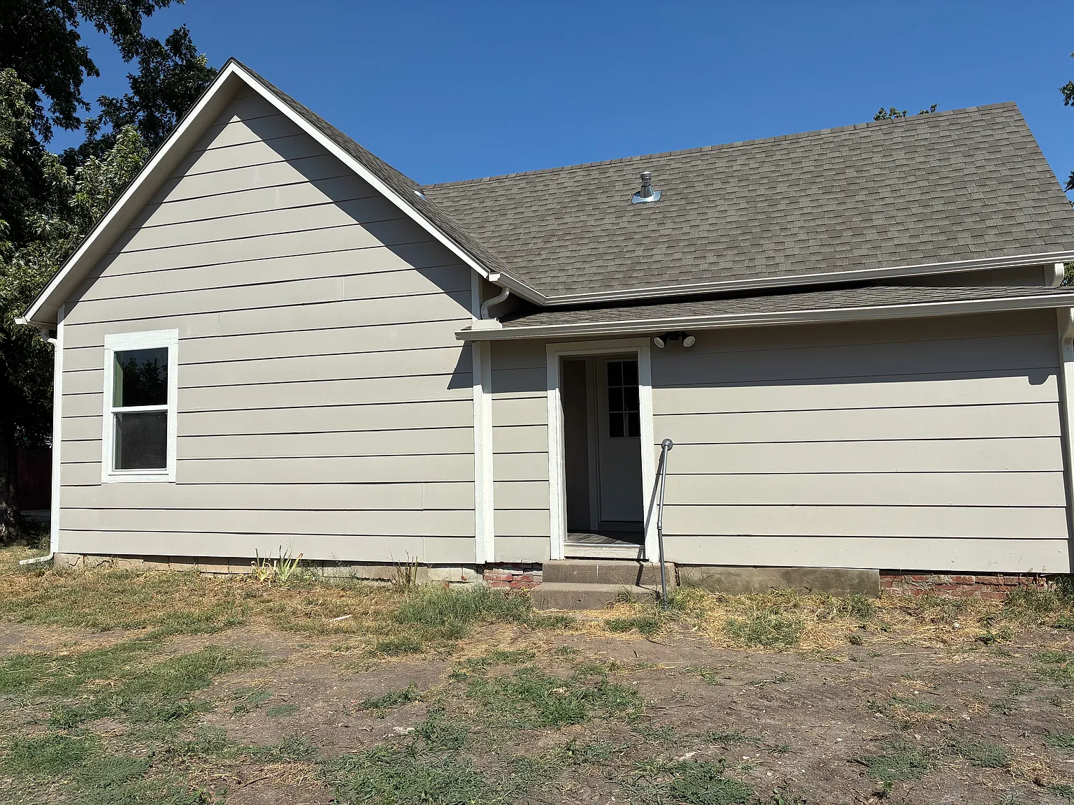 2 bed, 900 sqft, $1,295 — Photo 1