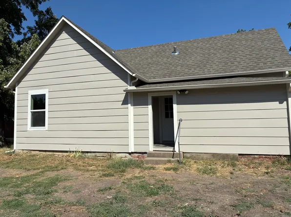 418 N Locust St, Whitewater, KS 67154