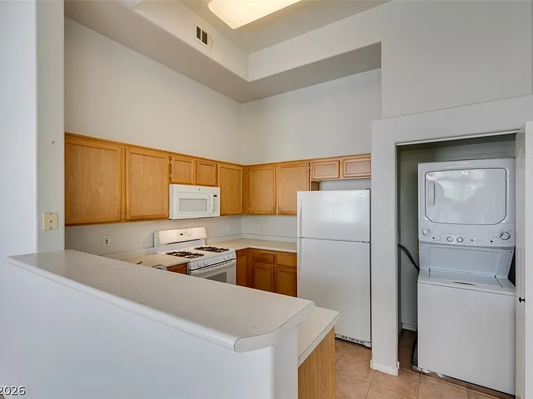 700 Carnegie St #421 — Photo 24