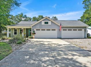105 NE 14th St, Oak Island, NC 28465