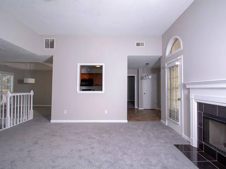 132 Chariot Dr — Photo 4