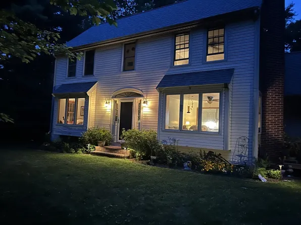 2 Stonegate Ln, Middleboro, MA 02346