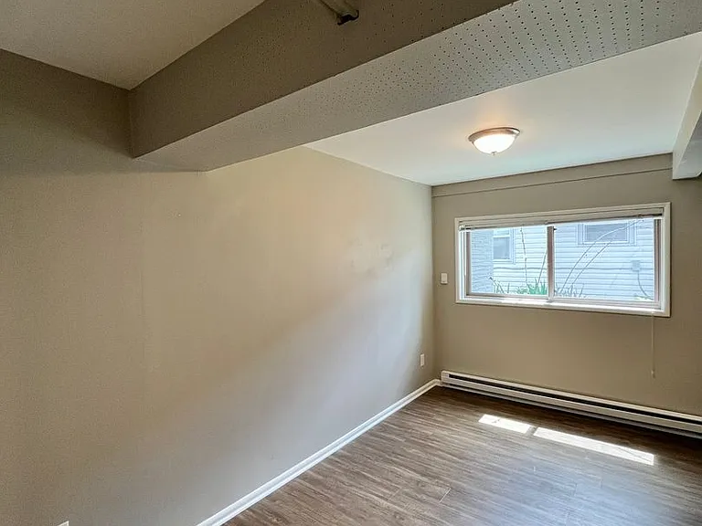 Stunning / Extra Large 1-Bedroom! Faux Hardwood Floors, Washer & Dryer, Stainless Appliances & Pe... — Photo 17