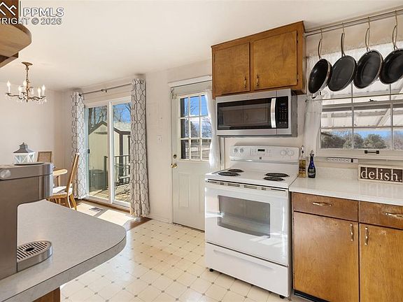 4th image of 1209 Cumberland St