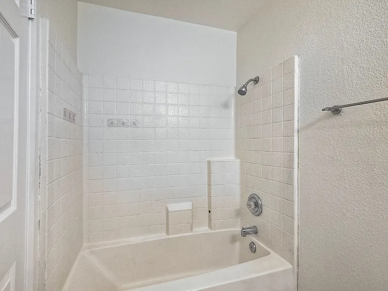 1252 Soria Gln — Photo 30