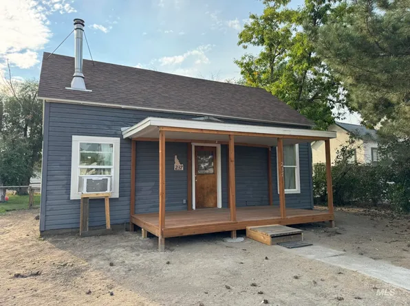 237 Wyoming St, Gooding, ID 83330