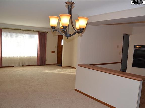 5th image of 2224 Oaklawn Dr