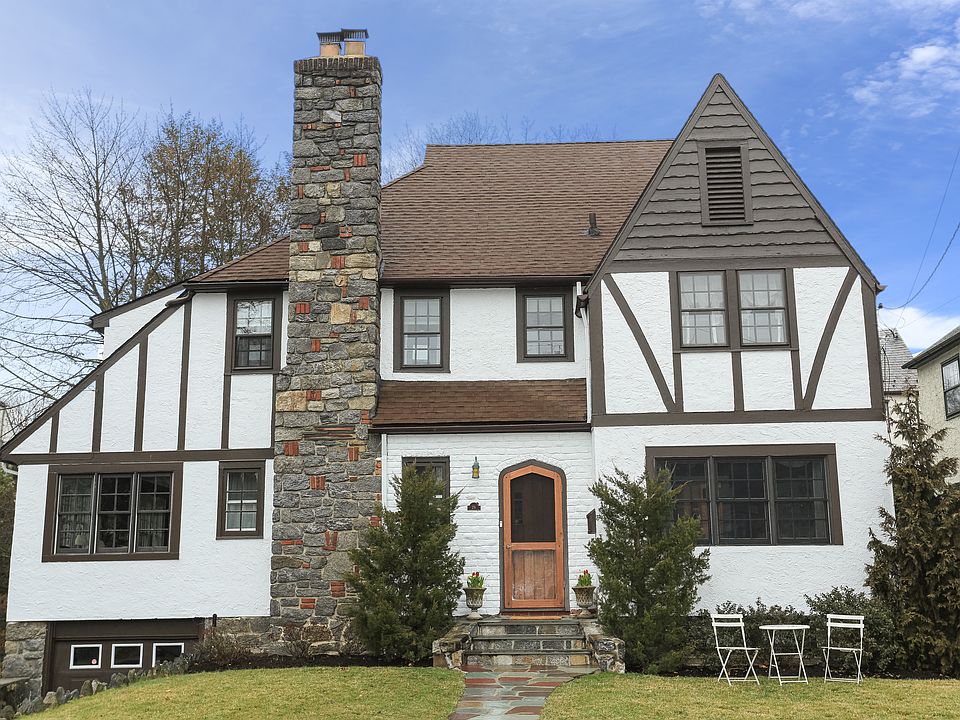 1st image of 28 Maple Hill Dr
