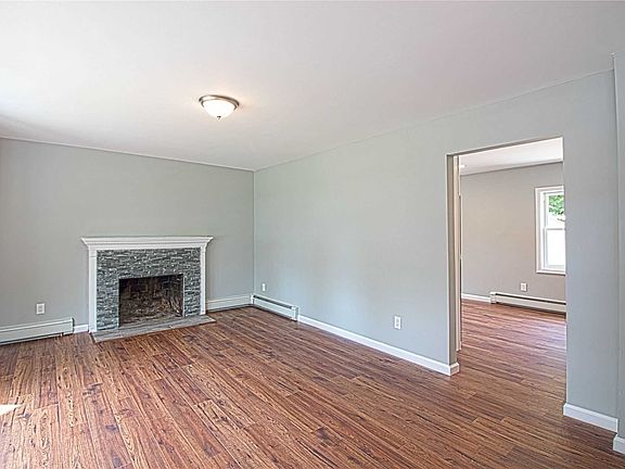 4th image of 22 Bailey Dr